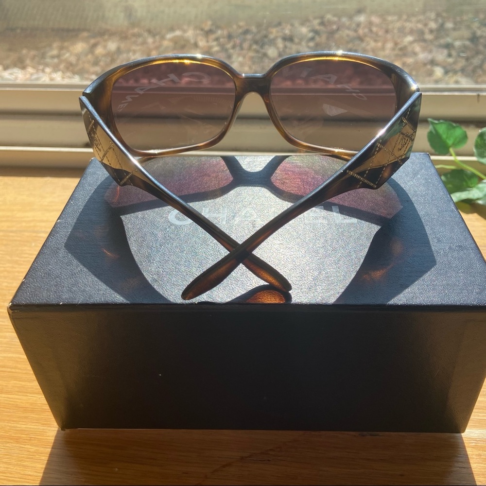 Chanel oversized sunglasses w/ Swarovski crystals - Picture 4 of 16